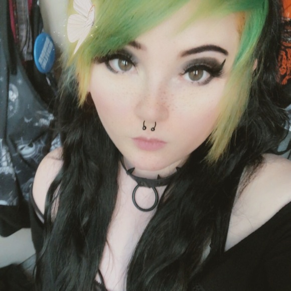 Meet your Posher, Brittney - Picture 1 of 1